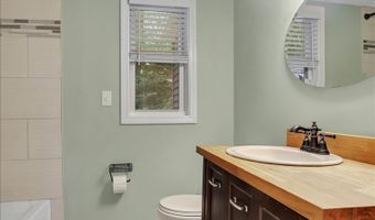 68 Old Oak Trl, Coventry, CT 06238