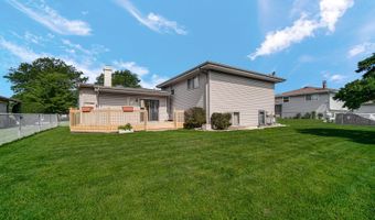 2042 W Spring Ridge Dr, Arlington Heights, IL 60004