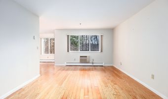 28 Rollingwood Dr 28, Brookfield, CT 06804