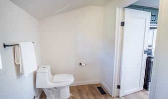 210 DORRIS St, Springfield, OR 97477