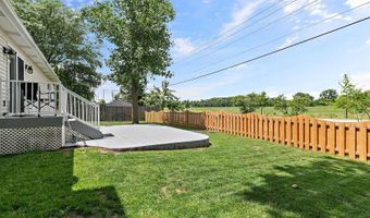 2040 Honey Locust Dr, Algonquin, IL 60102