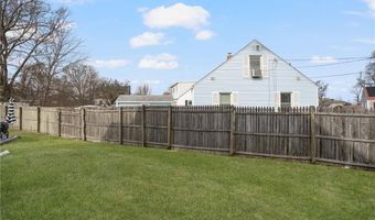 4 Halsey Ave, Middletown, RI 02842