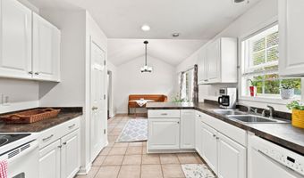 612 Seymour St, Aberdeen, NC 28315