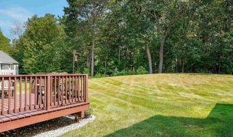 8 Royal Ln, Raymond, NH 03077