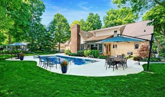 6575 Robin Hood Dr, Indianapolis, IN 46227