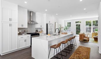 2550 FARMSTEAD Dr, Rockville, MD 20850
