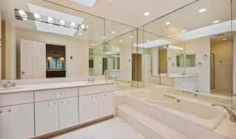6 GOLDLEAF Ct, Bethesda, MD 20817