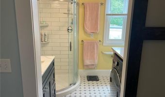 35 Elm St B, Newport, RI 02840