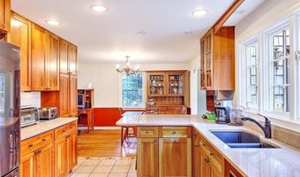 9 KNAPTON St, Barrington, RI 02806