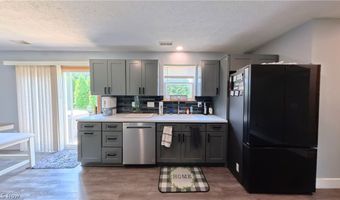 1271 Oxford Cir, Akron, OH 44312