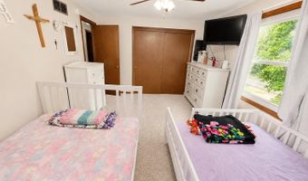 1102 Heritage Ln, Angola, IN 46703