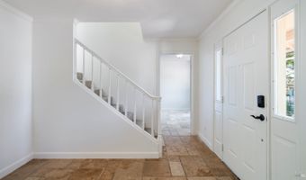 2318 S Hampton Cir, Santa Rosa, CA 95401