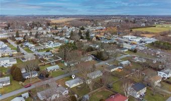 10 Reardon Dr, Middletown, RI 02842