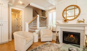 15 Castle St 9, East Greenwich, RI 02818