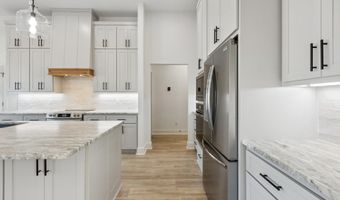 1165 Duke Dr, Bauxite, AR 72011