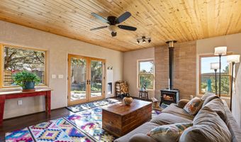 174 Hondo Seco Rd, Arroyo Hondo, NM 87513