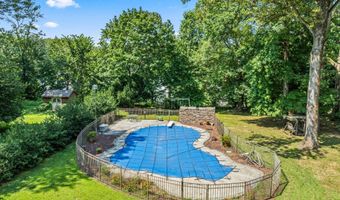 8 Greenwood Pl, Middletown, NJ 07748
