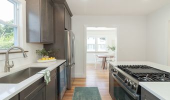 89 Commerce St, Clinton, CT 06413