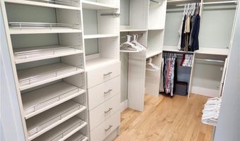 4 Clarkes Village Ln, Jamestown, RI 02835