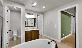 839 Shady Grv, Adkins, TX 78101