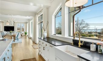 30 Walcott Ave, Jamestown, RI 02835