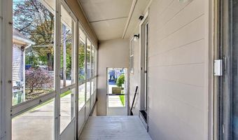 8 Ashby St, Johnston, RI 02919
