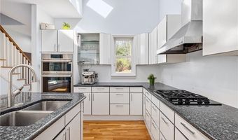 35 River Run, East Greenwich, RI 02818