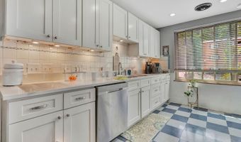 4028 Ledgewood Dr, Cincinnati, OH 45229