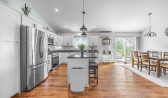 51 Knoll Crest Dr, Bangor, ME 04401