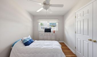 575 Garfield Ave, Belford, NJ 07718