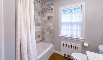 9 South Dr, Middletown, RI 02842