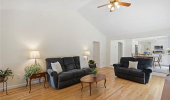 136 Holly Hills Ln, North Kingstown, RI 02874