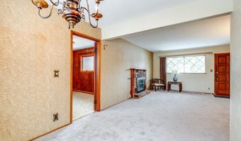 684 Sherwood Dr, Aurora, OH 44202