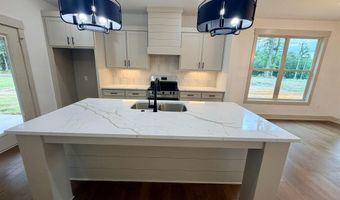 6812 N Detonti, Bauxite, AR 72011