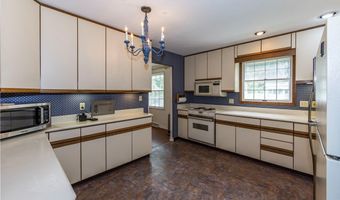 2070 White Pond Dr, Akron, OH 44313