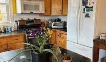 20 Monument Rd, Abbot, ME 04406