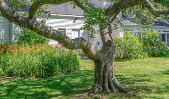 16 US-1, Falmouth, ME 04105
