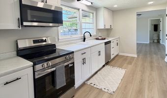 2318 E 40th St, Anderson, IN 46013