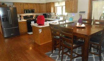 310 W Pine St, Abbotsford, WI 54405