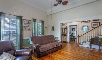 111 4th St, Apalachicola, FL 32320
