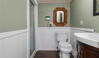 2 Dogwood Dr, Cranston, RI 02921
