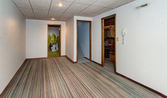 111 Sandburg Ct, Ames, IA 50014