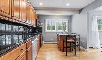 230 Geary Dr, Middletown, NJ 07748