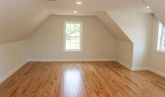 515 School St, North Kingstown, RI 02852