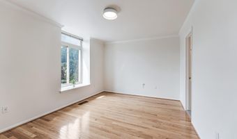 1763 S HAYES St 2, Arlington, VA 22202