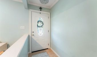 300 Chatham Dr, Aurora, OH 44202