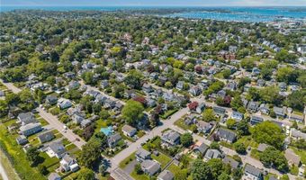 97 Eustis Ave 2, Newport, RI 02840