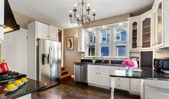 60 Division St, Newport, RI 02840