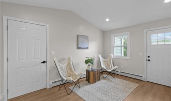 21 Hope Hill Ter, Cranston, RI 02921