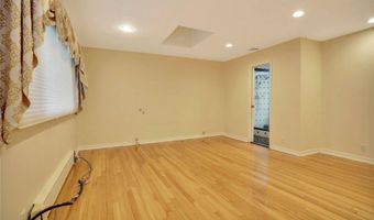 260 Oakridge Ln, Albertson, NY 11507